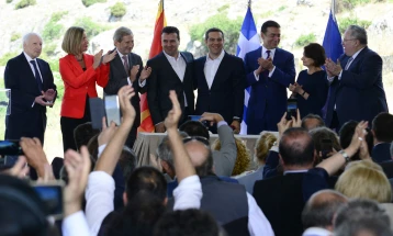 „Еуркатив“: ЕК ги повика Скопје и Атина да се држат до Договорот од Преспа