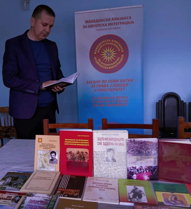 МАЕИ доби донација на книги од автори Македонци од Пиринска Македонија и од македонската емиграција во Бугарија