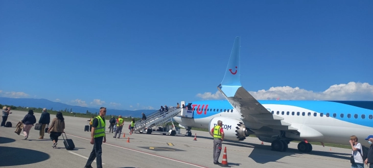 Во Охрид допатуваа и првите туристи кои организирано ќе летуваат преку холандската агенција „ТУИ“