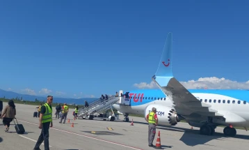 Во Охрид допатуваа и првите туристи кои организирано ќе летуваат преку холандската агенција „ТУИ“