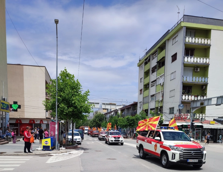 Во Кавадарци со парада со противпожарни возила одбележан Денот на пожарникарите 