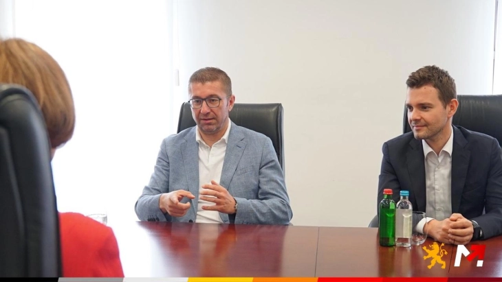 Mickoski në takim me Dreksklerin: Angazhimet e qeverisë së VMRO-DPMNE-së janë integrimi evropian, zhvillimi ekonomik dhe luftimi korrupsionit