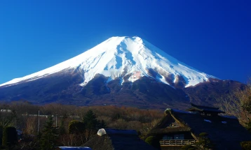 Во Јапонија нови правила за искачување на планината Фуџи поради прекумерниот туризам и загадувањето