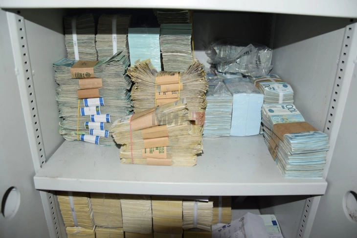 Policia e Kosovës në filialet e Bankës postare serbe në veri të Kosovës ka sekuestruar 1.6 milionë euro dhe 74.7 milionë dinarë