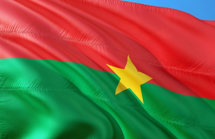 Хунтата во Буркина Фасо го продолжи своето владеење за пет години