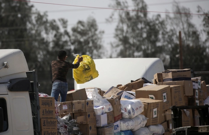 Камиони со хуманитарна помош влегуваат во Појасот Газа