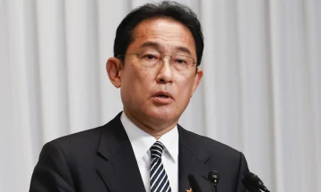 Kryeministri japonez Kishida në takim trepalësh me kryeministrin kinez Li dhe presidentin koreanojugor Jun