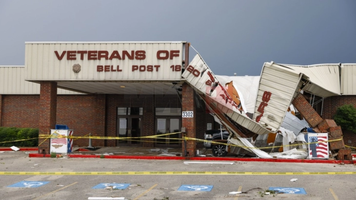 Dy të vdekur nga tornadot në Teksas dhe Oklahoma, 250.000 shtëpi pa energji elektrike