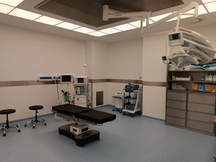 Lëshohet në përdorim salla e rinovuar për operacione në Klinikën universitare për sëmundje ortopedike