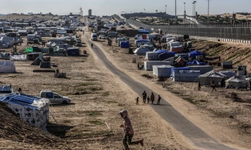 Палестинците го обвинуваат Израел за напад на кампот за раселени лица, Израел тврди дека целел легитимни цели