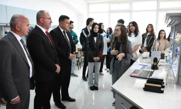 Në Universitetin e Tetovës u mbajtën punëtori për orientimin profesional