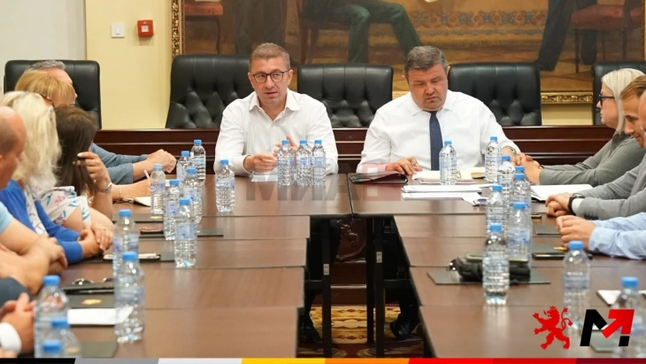 Mickoski në takim me deputetët e VMRO-DPMNE-së dhe koalicionit 