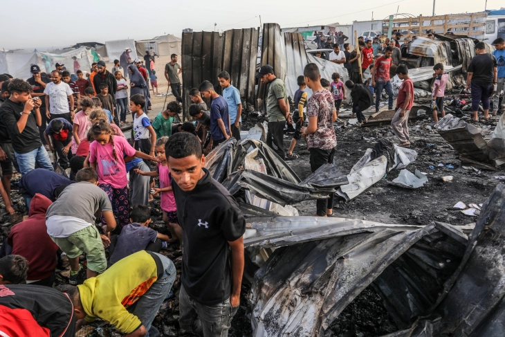 Izraeli do të hetojë sulmin ajror vdekjeprurës të Rafah