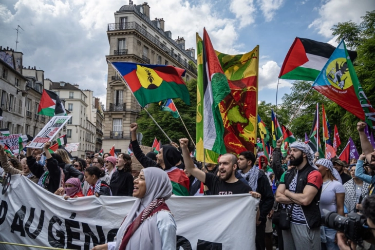 Protesta në Paris për shkak të sulmit izraelit në Rafah