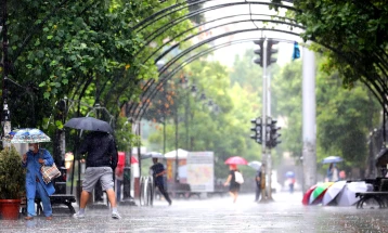 ЦУК: Нестабилност со пороен дожд и грмежи подолго време се задржува околу Кавадарци, Неготинио и Демир Капија