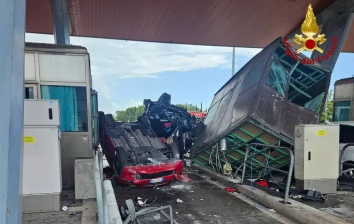 Three dead after German couple's car crashes at Italian toll station