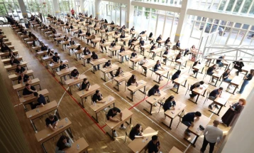 Në Shqipëri filloi provimi i maturës shtetërore, bëhet publik testi i gjuhës angleze