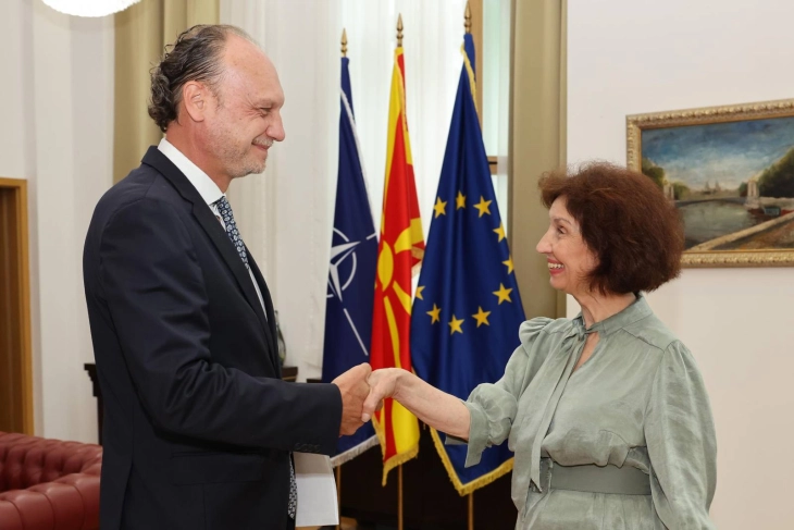 Takim i presidentes Siljanovska Davkova me ambasadorin francez Siril Bomgartner