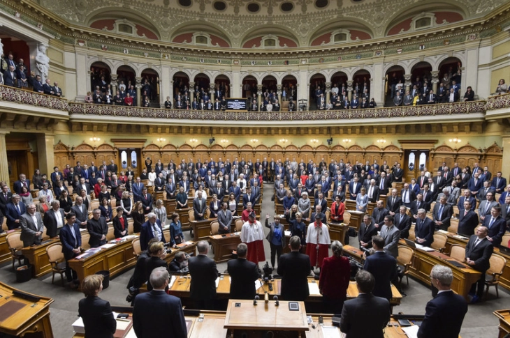 Швајцарскиот парламент отфрли предлог за финансиска помош за Украина