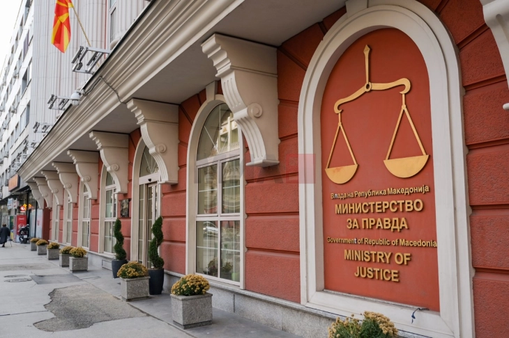 Лога изрази загриженост пред меѓународниот фактор за можноста за распуштање на Судскиот совет и Советот на јавни обвинители, ВМРО-ДПМНЕ со одговор дека е време за одговорност