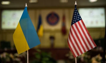 Бајден вели дека САД „нема да се оддалечат“ од Украина