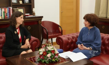 Takimi i presidentes Siljanovska Davkova me ambasadoren suedeze Ami Larson Xhein
