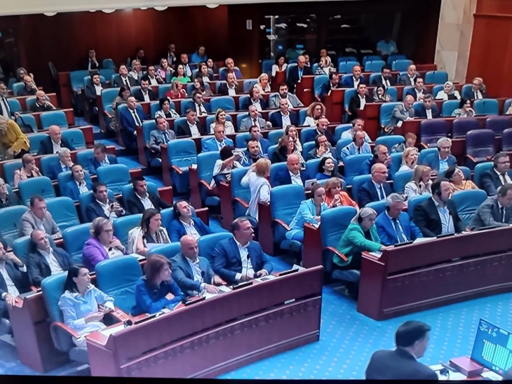Kuvendi me 88 vota “pro” dhe 22 “kundër” i miratoi ndryshimet në Ligjin për administratën shtetërore