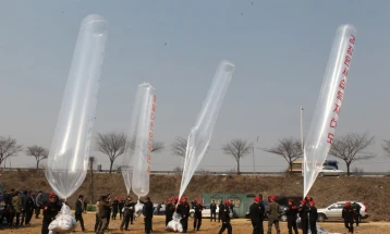 Пребегнати Корејци повторно пратија летоци во Северна Кореја