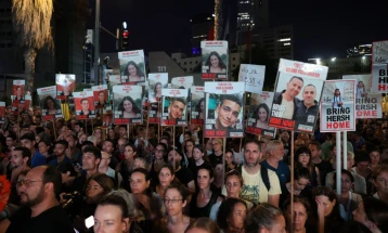Низ Израел прославено спасувањето на четворица заложници, заедно со протести против Нетанјаху