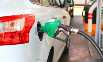 Lirohet dizeli, çmimi i benzinave mbetet i njëjtë