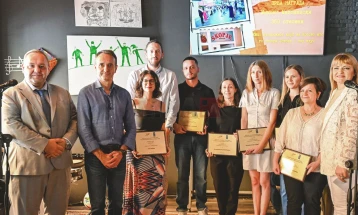 ЗНМ и УНДП ги доделија наградите за „Креативност и новинарска етика“