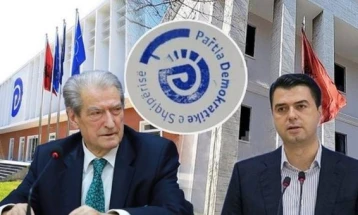 Апелацискиот суд во Тирана одлучи дека партискиот печат и логото му припаѓаат на крилото на Бериша