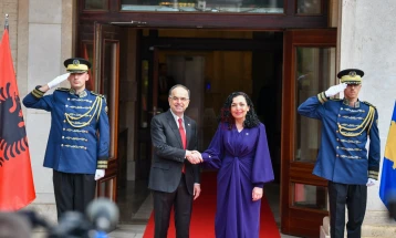 Presidenti i Shqipërisë, Begaj pritet me nderime shtetërore në Prishtinë, do të mbajë fjalim në Kuvend