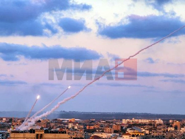 Më shumë se 200 raketa janë gjuajtur nga Libani, pasi Izraeli vrau një komandant të Hezbollahut