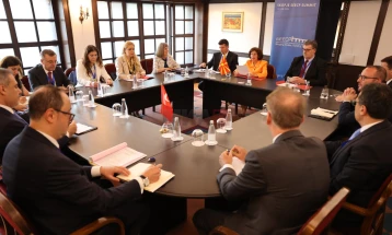 Takimi i presidentes Siljanovska Davkova me ministrin e Punëve të Jashtme të Turqisë, Hakan Fidan