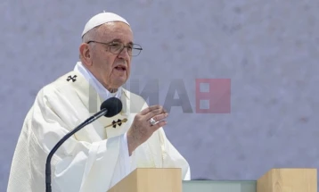 Papa Françesku arriti në Samitin G7 për fjalimin e tij historik