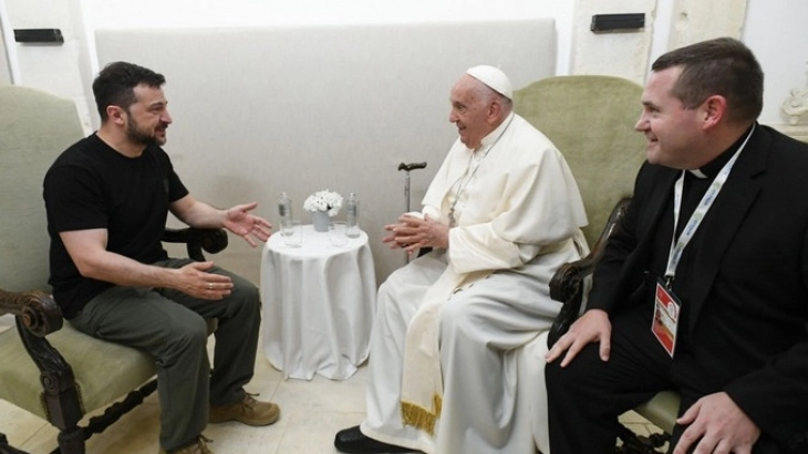 Зеленски разговараше со папата за последиците од војната во Украина