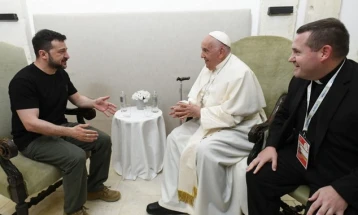 Зеленски разговараше со папата за последиците од војната во Украина
