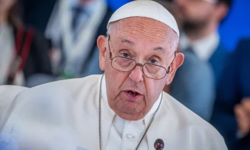 Папата Франциск предупреди на опасностите од вештачката интелигенција на состанокот на Г7