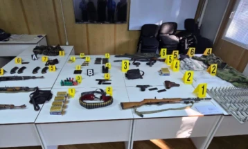 Armët e konfiskuara në veri të Mitrovicës ndërlidhet me sulmin e vitit të kaluar në Banjskë