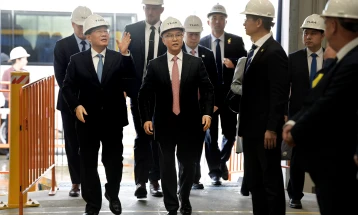 Посетата на Австралија, кинескиот премиер ја заврши со обиколка на рафинеријата за литиум