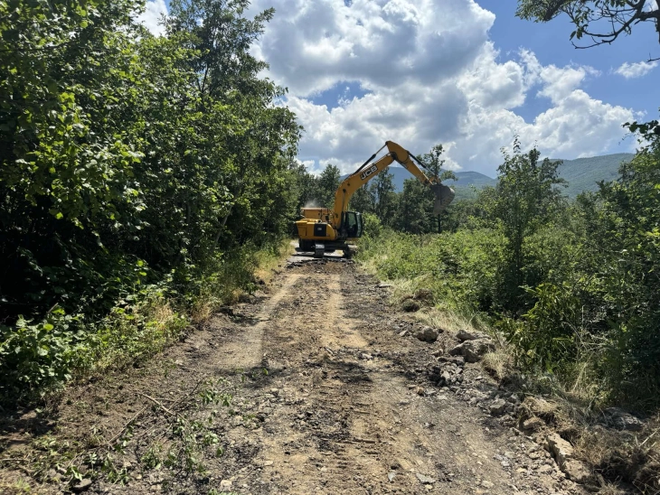 Општина Битола почна со реконструкција на патот за село Цапари