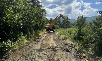 Општина Битола почна со реконструкција на патот за село Цапари