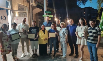 Македонската платформа против сиромаштија награди седум новинари со „Гласник на невидливите“