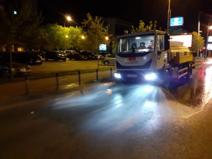 ЈП Комунална хигиена - Скопје секојдневно машински ги мие булеварите и улиците во сите скопски општини