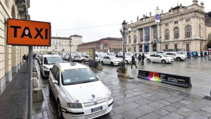 Градоначалникот на Рим најави илјада нови такси возила на улиците на градот