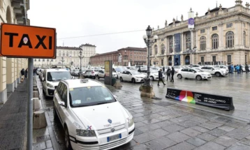 Градоначалникот на Рим најави илјада нови такси возила на улиците на градот