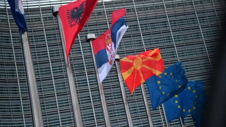 Медиуми во ЕУ: Почнувањето преговори за членство на Украина во ЕУ го отвора прашањето за дискриминација на Западен Балкан