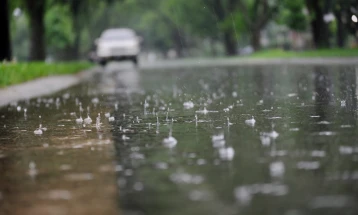 Stuhi e madhe e shoqëruar me shi dhe breshër e kaploi rajonin e Tetovës