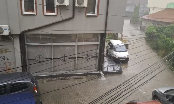 ЦУК: По невремето во Тетово голем број пријави за поплавени куќи, подрум, подвозници и улици, прекини и во снабдувањето со струја